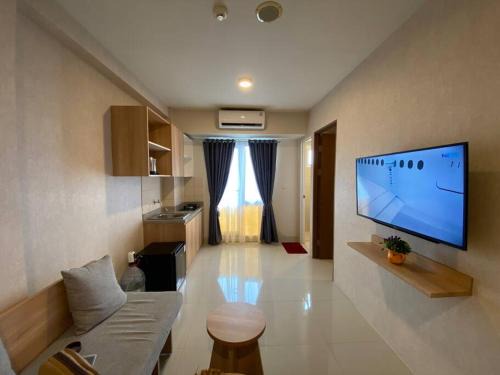 East Jakarta Wohnung | Apt Oak Tower 2BR with Wi-Fi & Pool by Damaresa