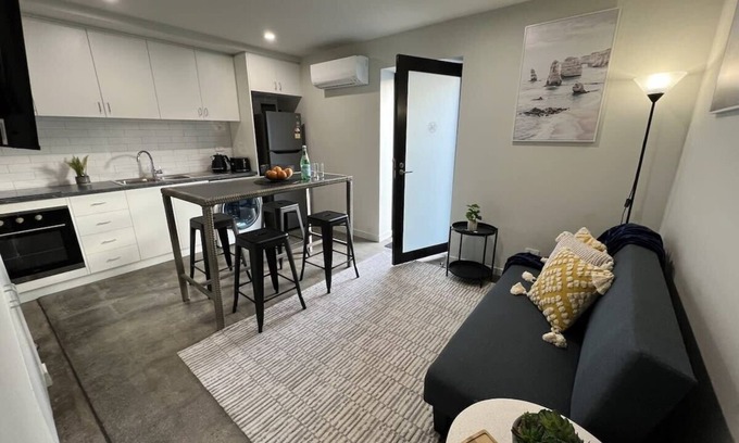 Devonport Wohnung | Apt with Aircon & Loft Bedroom, Great Location