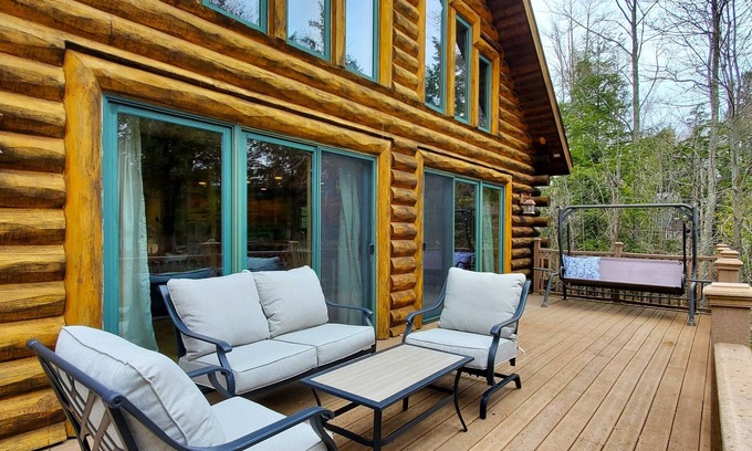 Lake Township Haus | Arbor Lodge Lakehouse: Wooded Lodge with private beach access and dock on Big Platte Lake