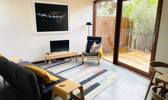 South Hobart Haus | Architect-Designed Studio Retreat in Prime South Hobart