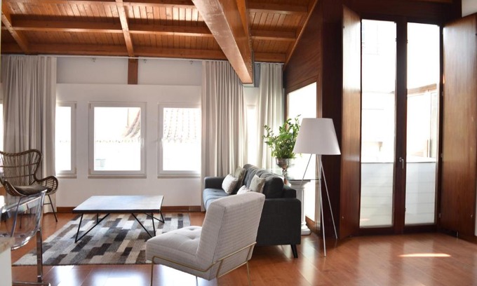 Principe Real Wohnung | Architect-Designed Loft in a Historic Hilltop Neighborhood