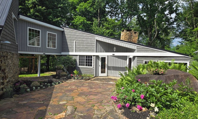 Mill Run Haus | Architekten träumen, 1 Meile von fallendem Wasser und Fluss, privat mit Lagerbereich