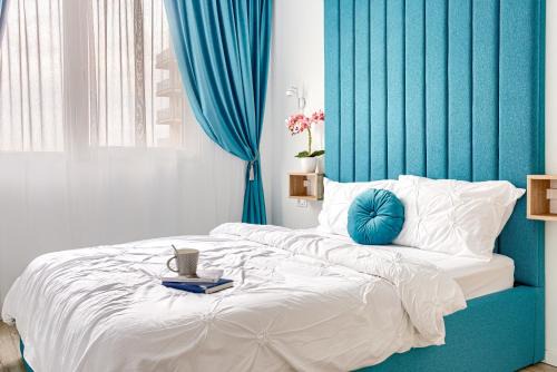 Arad Wohnung | ARI Azure Apartment with Balcony