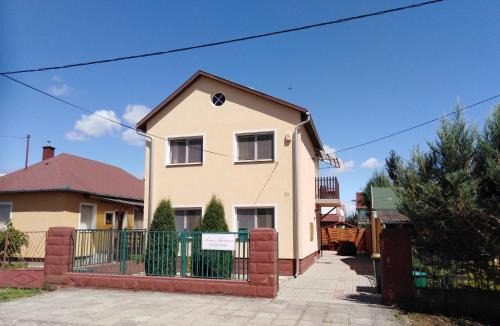 Zsorifurdo Wohnung | Arinza Apartman Vendégház