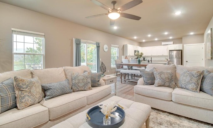 Farmington Haus | Arkansas Guest Suite with Deck Near Fayetteville!