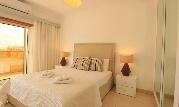 Alporchinhos Wohnung | ARMAÇÃO DE PÊRA BRIGHTNESS 1 WITH POOL by HOMING