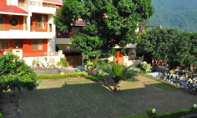 Rishikesh Hütte | Künstlerisch gestalteter Raum in der Nähe von Ganga Vatika