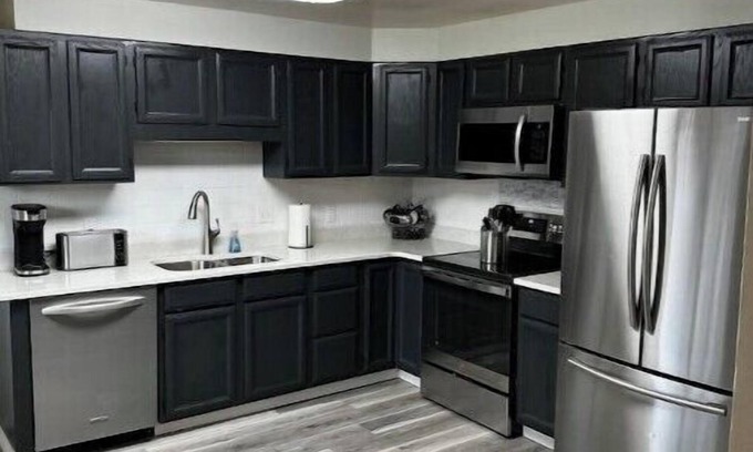 Arvada Plaza Area Haus | Arvada Luxury! Hot tub, Firepit, Pool table
