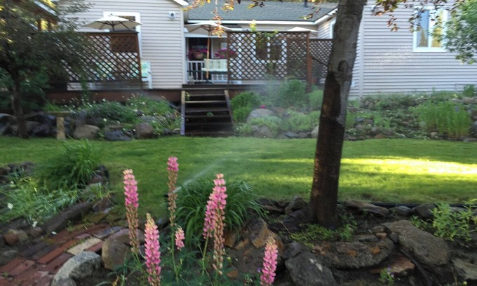 Truckee Haus | Aspen Rige Chalet / zu Fuß in die Innenstadt von Truckee und Safeway / privater Whirlpool / WiFi