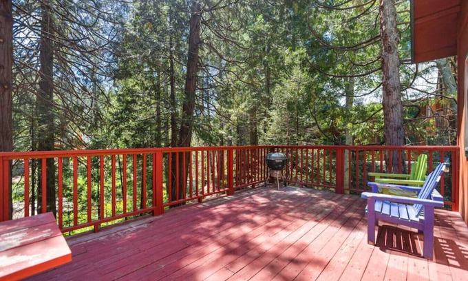 Strawberry Kabine | Aspen- Spacious River Front, family cabin