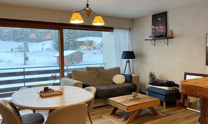 Premanon Wohnung | At the foot of the slopes balcony with view and wood-burning stove