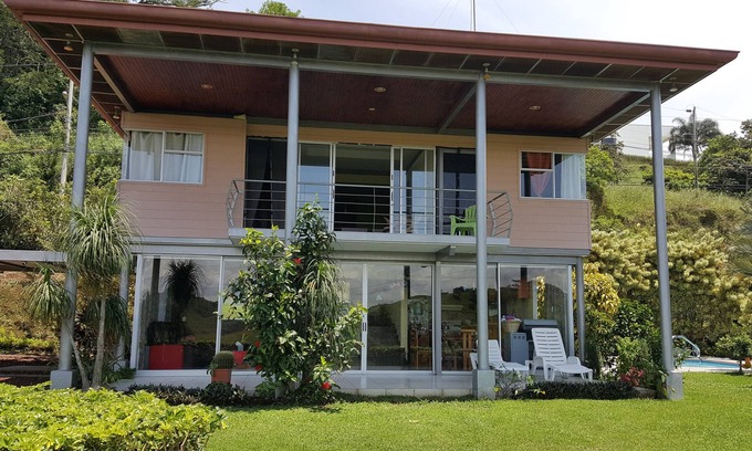 Atenas Haus | Atenas: Abgeschieden, sicher, wunderschöner Blick auf die Berge, Pool!