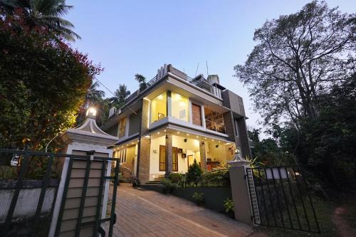 Irinjalakuda Haus | Athirapilly Ontherocks