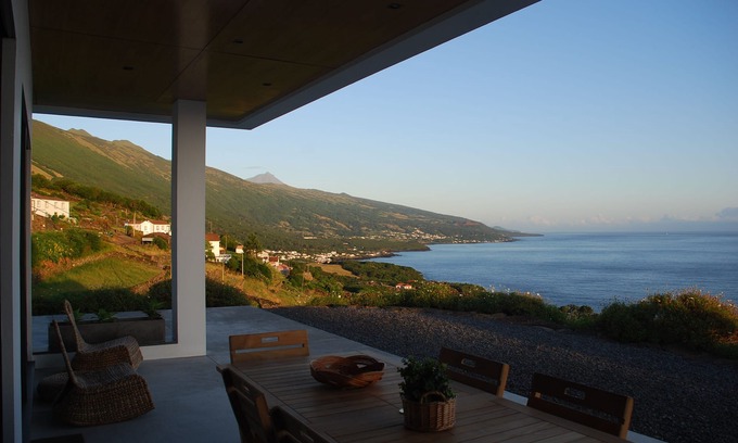 Sao Roque do Pico Haus | AtlanticWindow - Modern House, Stunning View