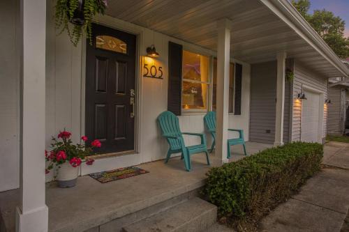 Muskegon Haus | ATLAS - Whole House - 5BR 2BA - Hot Tub - Game Rooms - Theater - Fenced Backyard