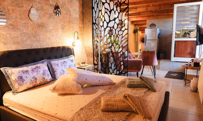 Nees Pagases Haus | Attic Suite in Alykes