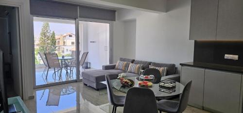 Limassol Wohnung | AURA Apt Modern 1BR in Central Limassol and Free Parking