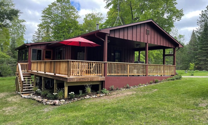 Grayling Kabine | AuSable River 'Holy Waters' Rustikale Hütte mit Central Air