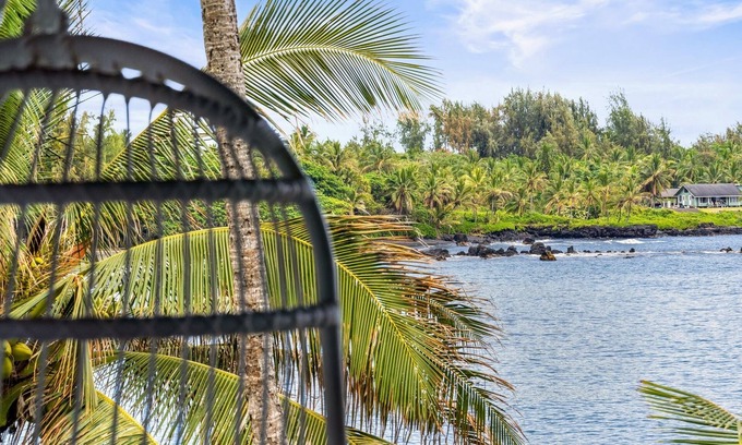 Hana Hütte | Fantastic Hana Bay Oceanfront Location! 5-Minute Walk to Hana town & beaches!
