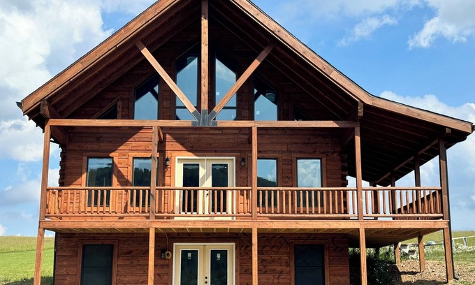 Davis Haus | Authentic Hemlock Log Cabin 4 Bedroom Ski Chalet On Lake And Next To Ski Slopes