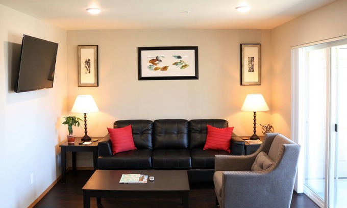 Airway Heights Wohnung | Autumn Leaf Furnished Apartments