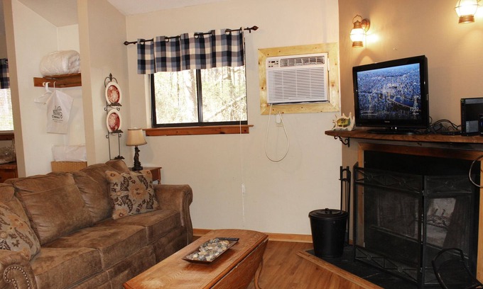 Sautee Nacoochee Hütte | Autumn Ridge - Comfortable Studio Cottage in the Woods