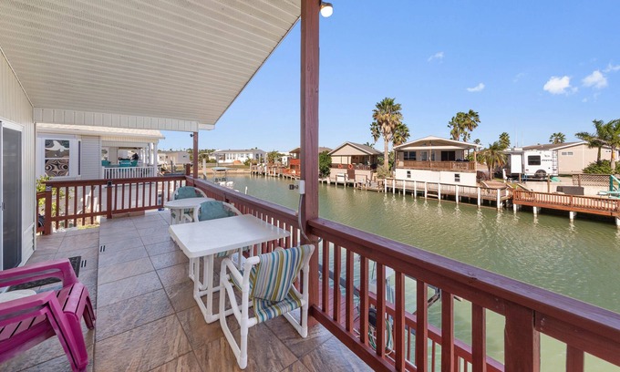 Port Isabel Hütte | Avail for Spring! Mermaid Manor- Cozy Waterfront Getaway