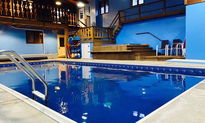 Comstock Northwest Skihütte | Availability June 16-19 & 26-28 Chalet with Private Indoor Pool & Hot Tub
