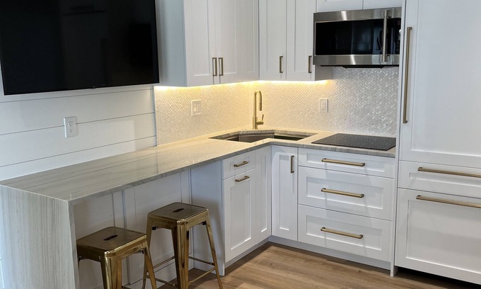 Avalon Eigentumswohnung | AVALON BEACH BLOCK! Renovated, Luxury condo W/heated pool steps to everything