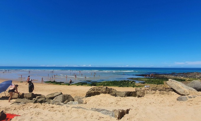 Praia das Macas Wohnung | Awaiting you at Chez Nous the 1 bedroom home with a sea view. Sleeps 2 Guests