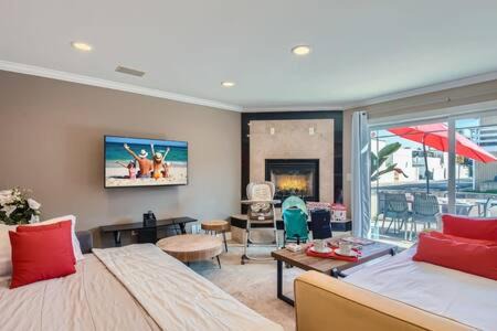 Newport Shores Haus | Awesome 3BR 2BTH 1 Block To Beach C2