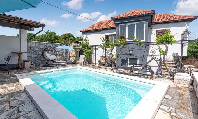 Gornje Danilo Haus | Schönes Haus in Danilo mit Whirlpool