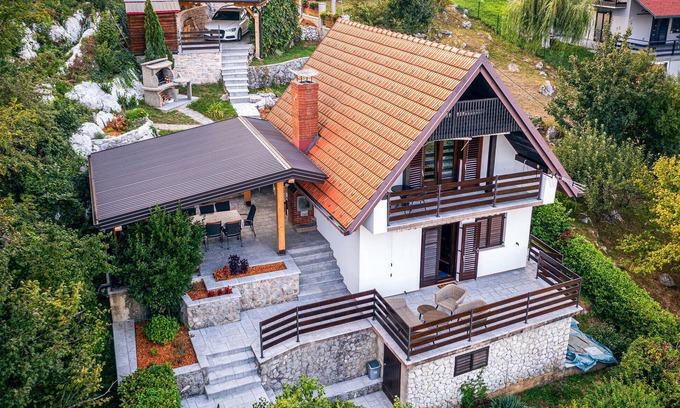 Duga Resa Haus | Tolles Haus in Donji Zvecaj mit Sauna