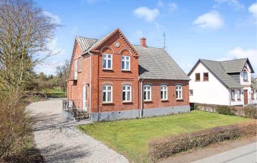 Humble Haus | Awesome Home In Humble With Wifi