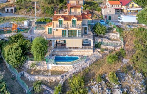Cavoglave Haus | Awesome Home In Mirlovic Polje