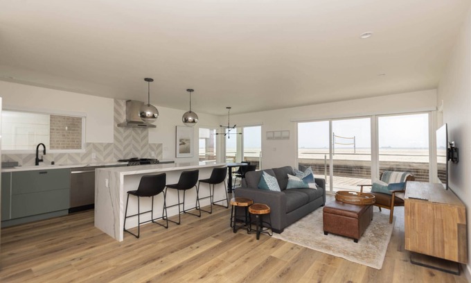 Peninsula Haus | Awesome Oceanfront Retreat with Expansive Ocean Views w/Parking Long Beach Peninsula/Belmont