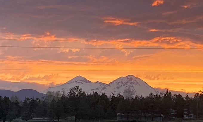 Bend Haus | Awesome Views - Guest House on Horse Ranch