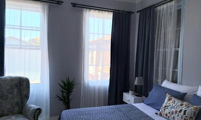 Ayvalik City Center Haus | Ayvalık merkezde eski taş rumevi