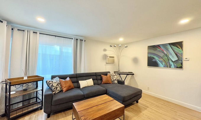 Concord Haus | Azure Abode with Wifi / AC Near Napa, SF, Hospitals & Bay Area!