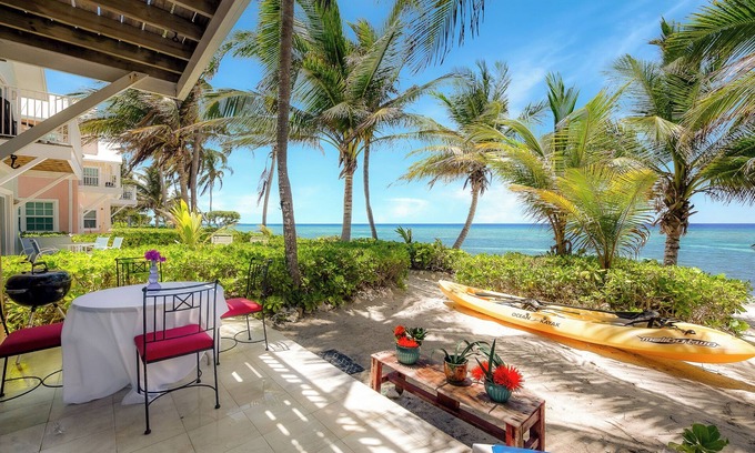 North Side Haus | Azure Breeze #4, Beachfront, White Sand, Bikes, Kayak, Snorkel Gear, Rum Point!!