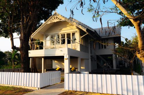 Tha Yang Haus | Baan Song Nam บ้านสองน้ำ