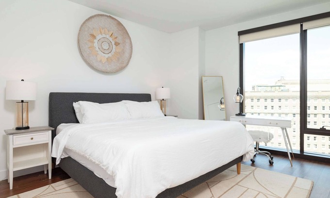 Bay Village Wohnung | Back-Bay Lux Central Condo w/Rooftop and Parking