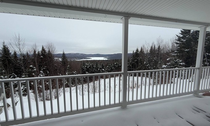 Pittsburg Haus | Lake View, Sleeps 12-FLAT RATE Direct ATV Access! Private Snowmobile Access!