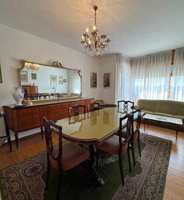 Udine Wohnung | Back to the 70s, Large three-bedroom with parking