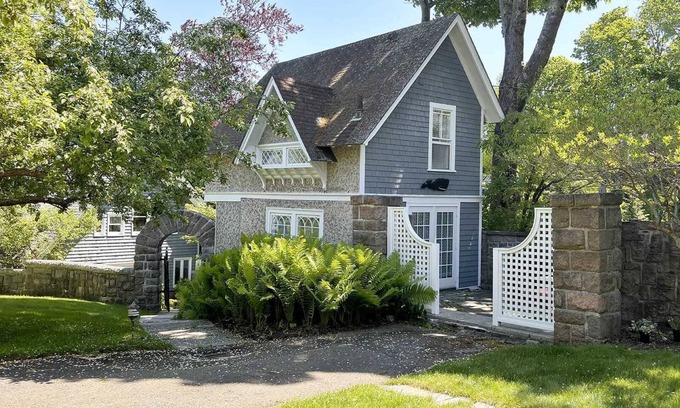 Bar Harbor Hütte | Bagatelle Guest House-On historic waterfront estate in Bar Harbor near Acadia NP