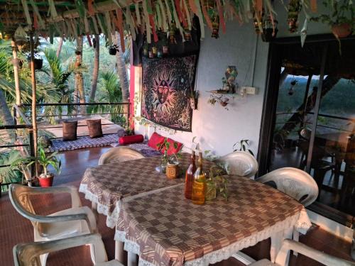 Akshi Haus | Bageecha B&B- Vaayu
