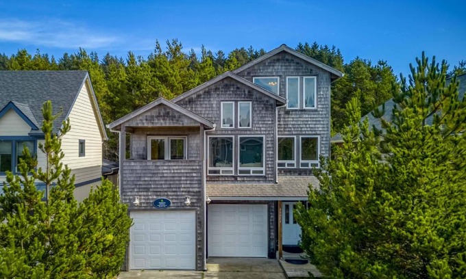 Pacific City Haus | Baileys Beach House - Meredith Lodging