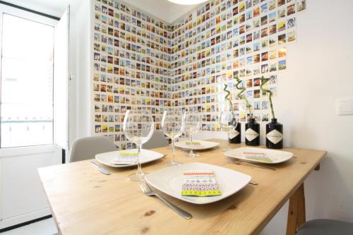 Encarnacao Wohnung | Bairro Alto in a Polaroid - Party in Lisbon
