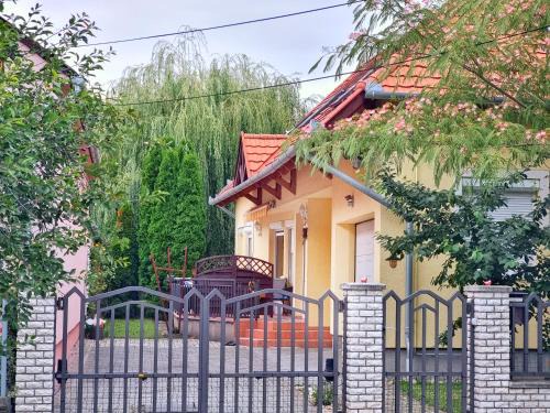 Keszthely Haus | Balaton-parti Kertes Nyaraló