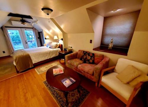 Stanardsville Wohnung | Balcony Suite at White Lotus Eco Spa Retreat